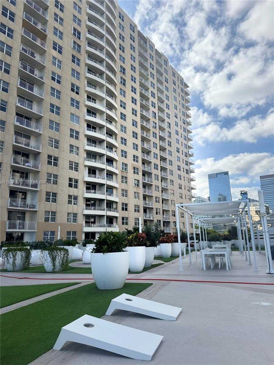 Small Image of 770 CLAUGHTON ISLAND DR #601, Miami Number 48