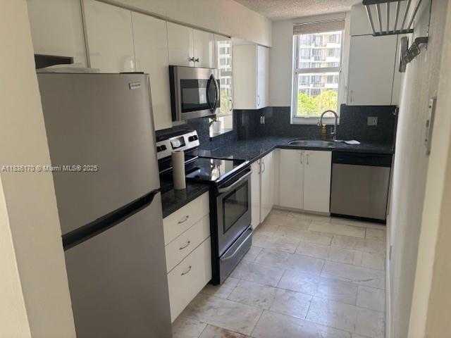 Small Image of 770 CLAUGHTON ISLAND DR #601, Miami Number 5