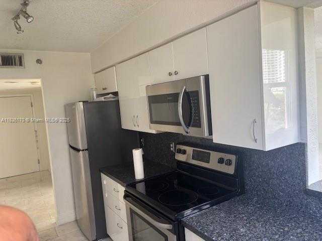 Small Image of 770 CLAUGHTON ISLAND DR #601, Miami Number 6