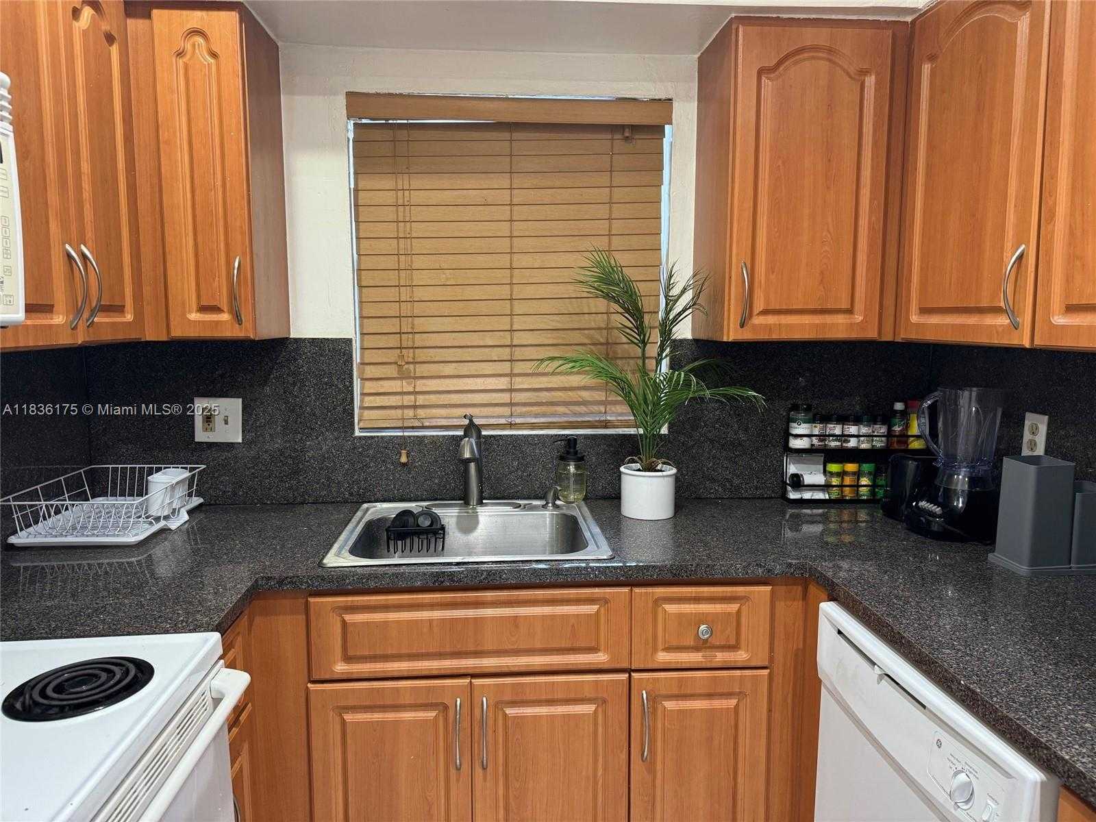 Small Image of 13500 NORTH EAST 3RD CT #109, North Miami Number 15