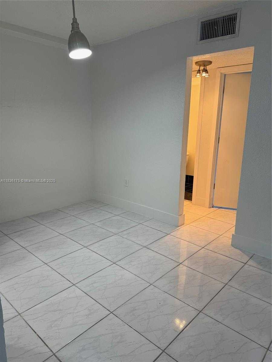 Small Image of 13500 NORTH EAST 3RD CT #109, North Miami Number 6