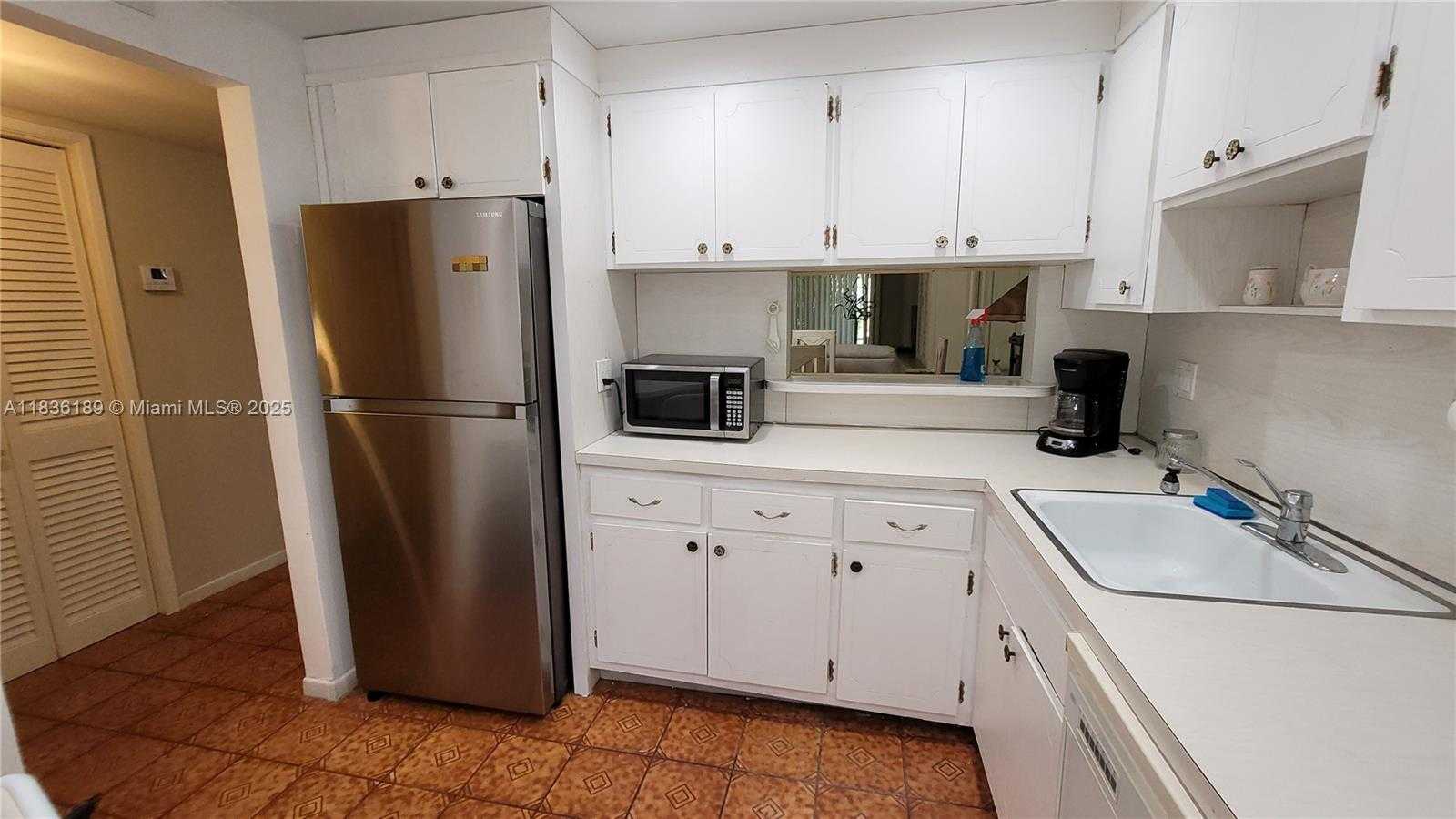 Small Image of 4650 WASHINGTON ST #110, Hollywood Number 11