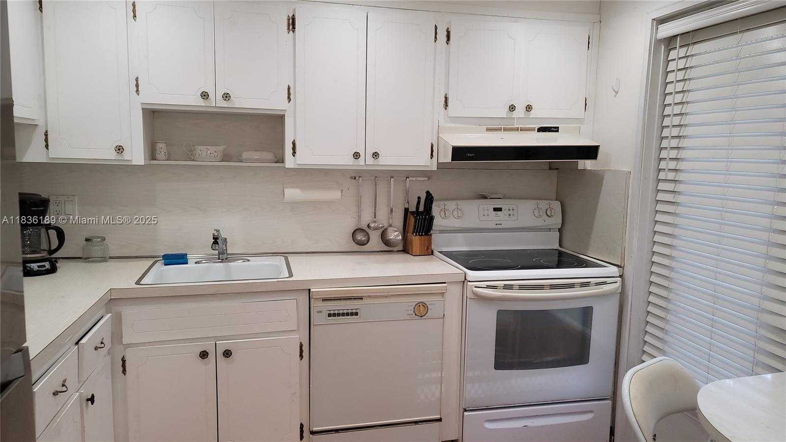 Small Image of 4650 WASHINGTON ST #110, Hollywood Number 12