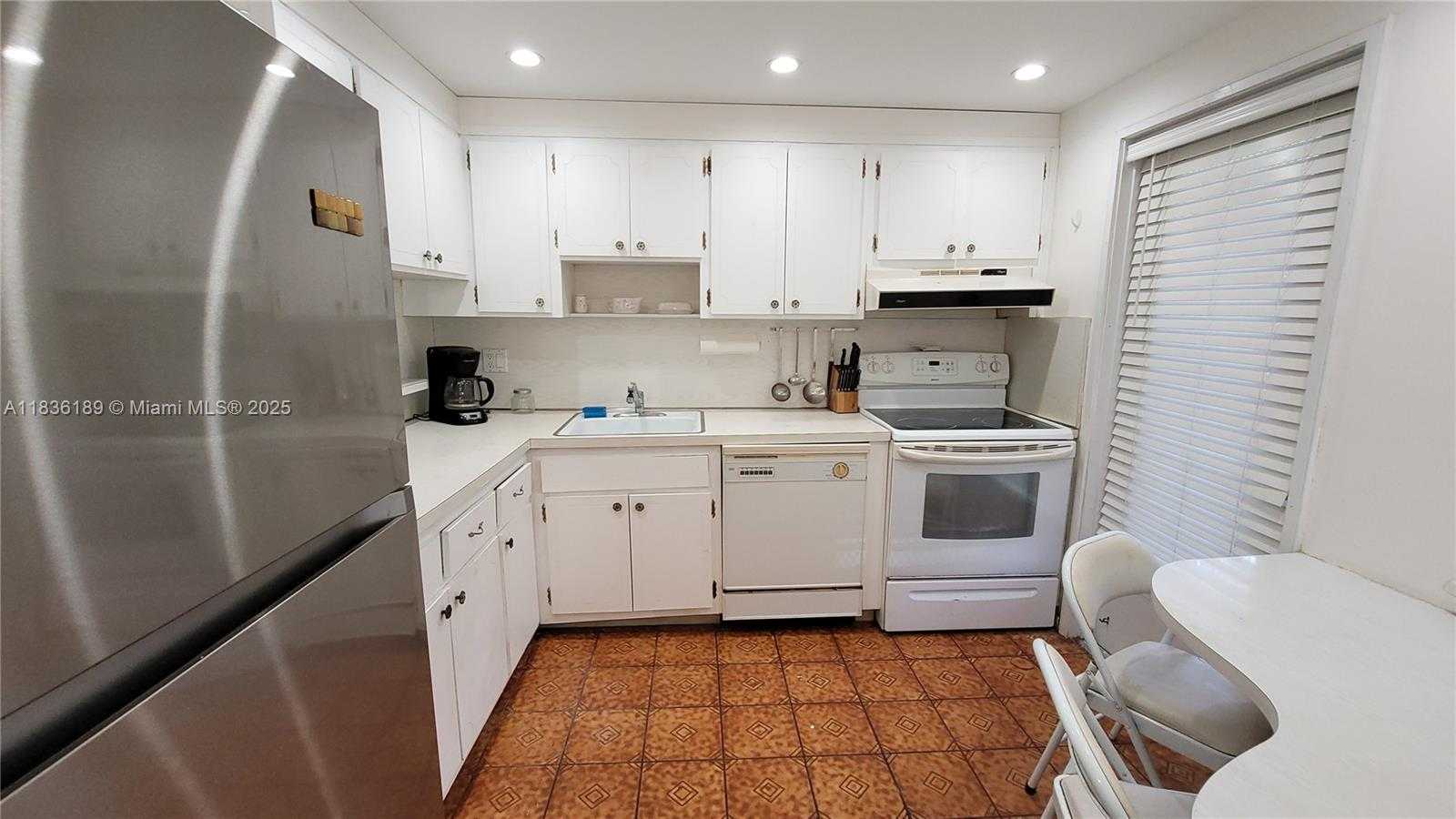 Small Image of 4650 WASHINGTON ST #110, Hollywood Number 13