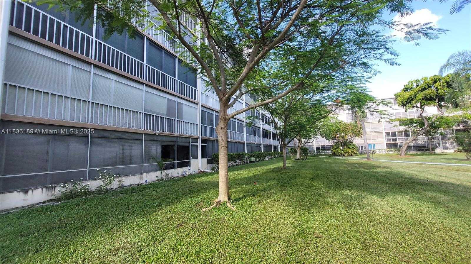 Small Image of 4650 WASHINGTON ST #110, Hollywood Number 14