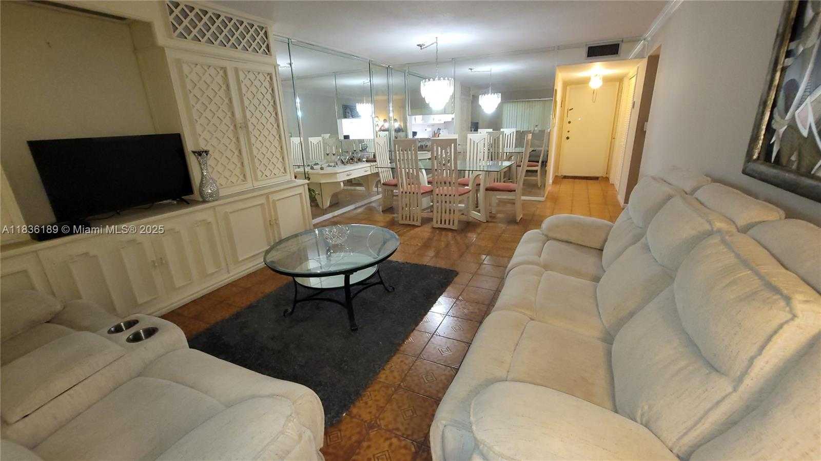 Small Image of 4650 WASHINGTON ST #110, Hollywood Number 3