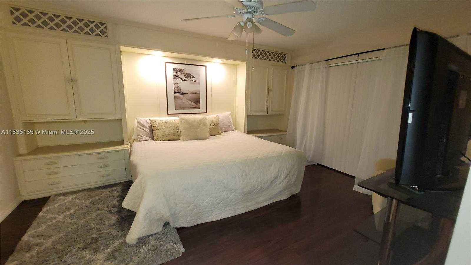 Small Image of 4650 WASHINGTON ST #110, Hollywood Number 4