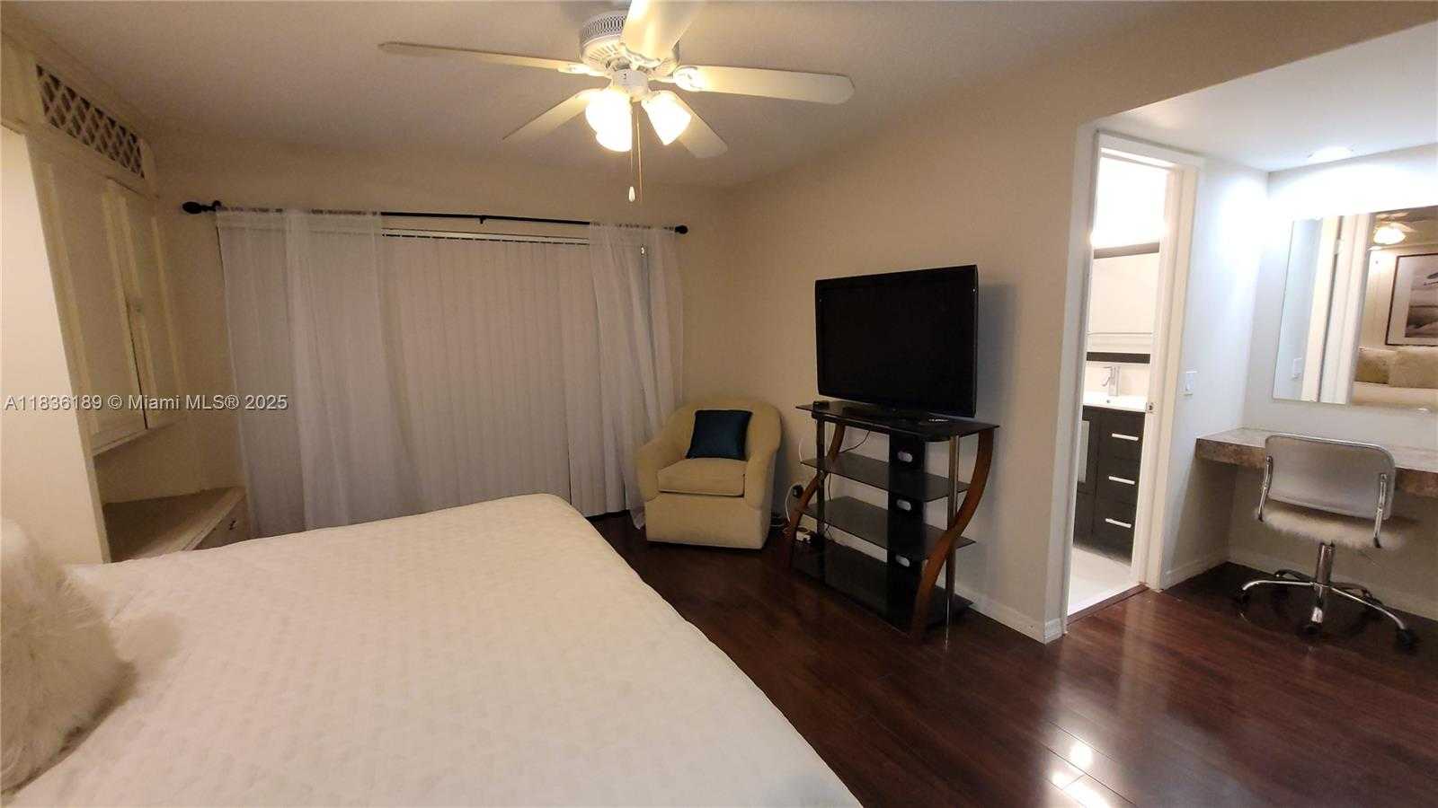 Small Image of 4650 WASHINGTON ST #110, Hollywood Number 6