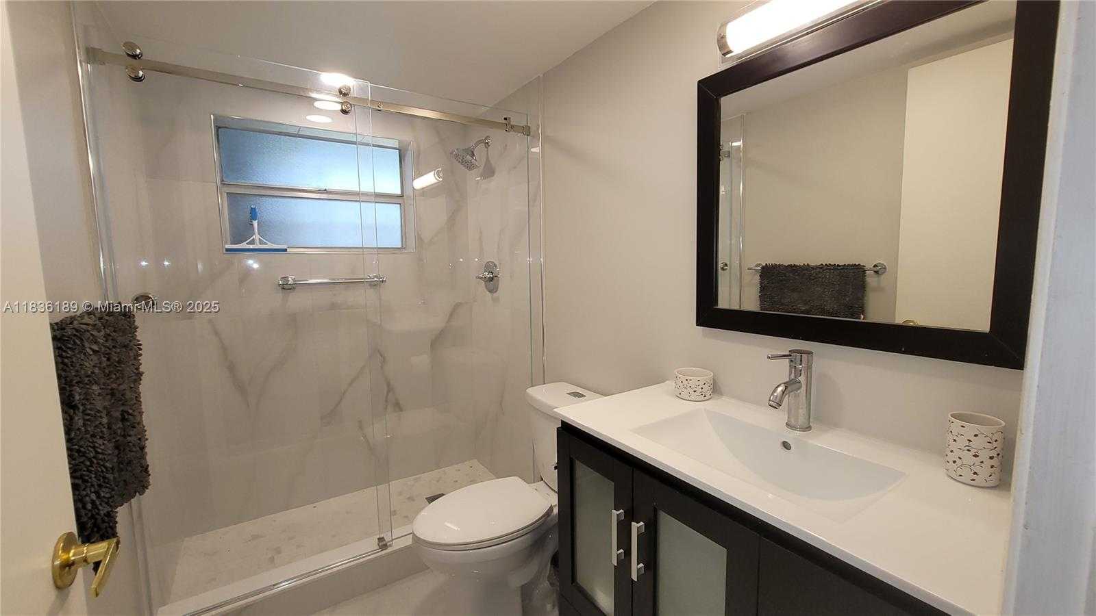 Small Image of 4650 WASHINGTON ST #110, Hollywood Number 7