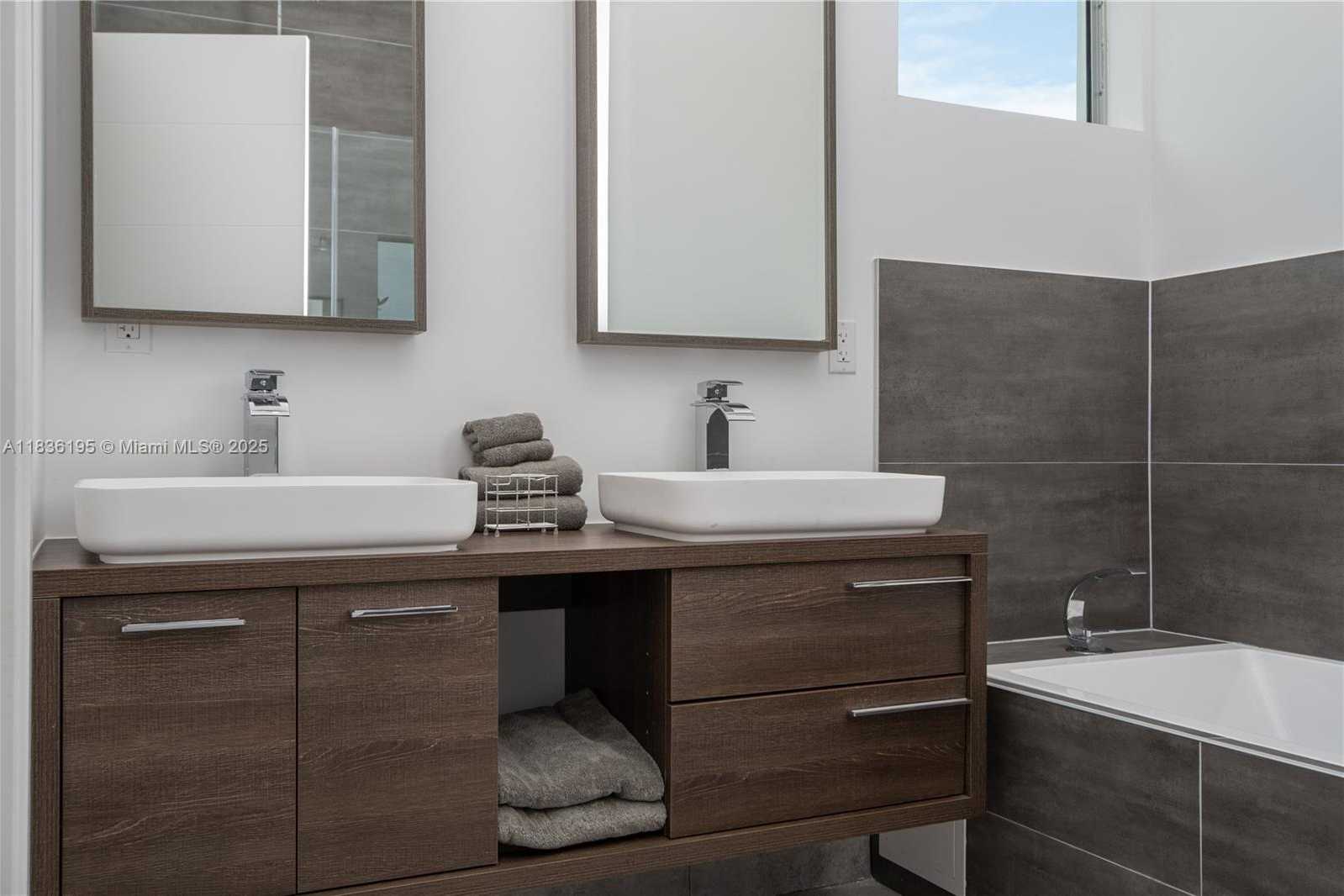 Small Image of 3461 SOUTH WEST 25TH ST #B, Miami Number 13