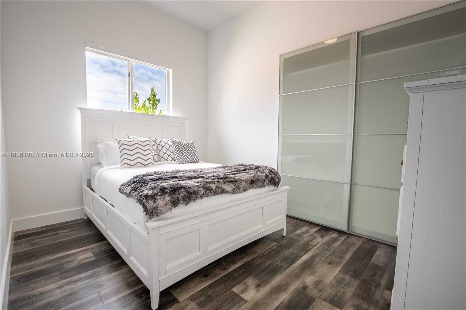 Small Image of 3461 SOUTH WEST 25TH ST #B, Miami Number 18