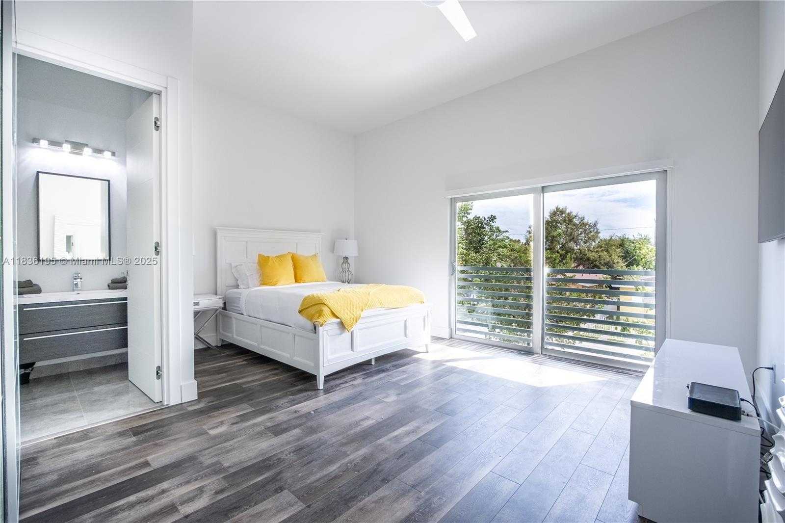 Small Image of 3461 SOUTH WEST 25TH ST #B, Miami Number 19