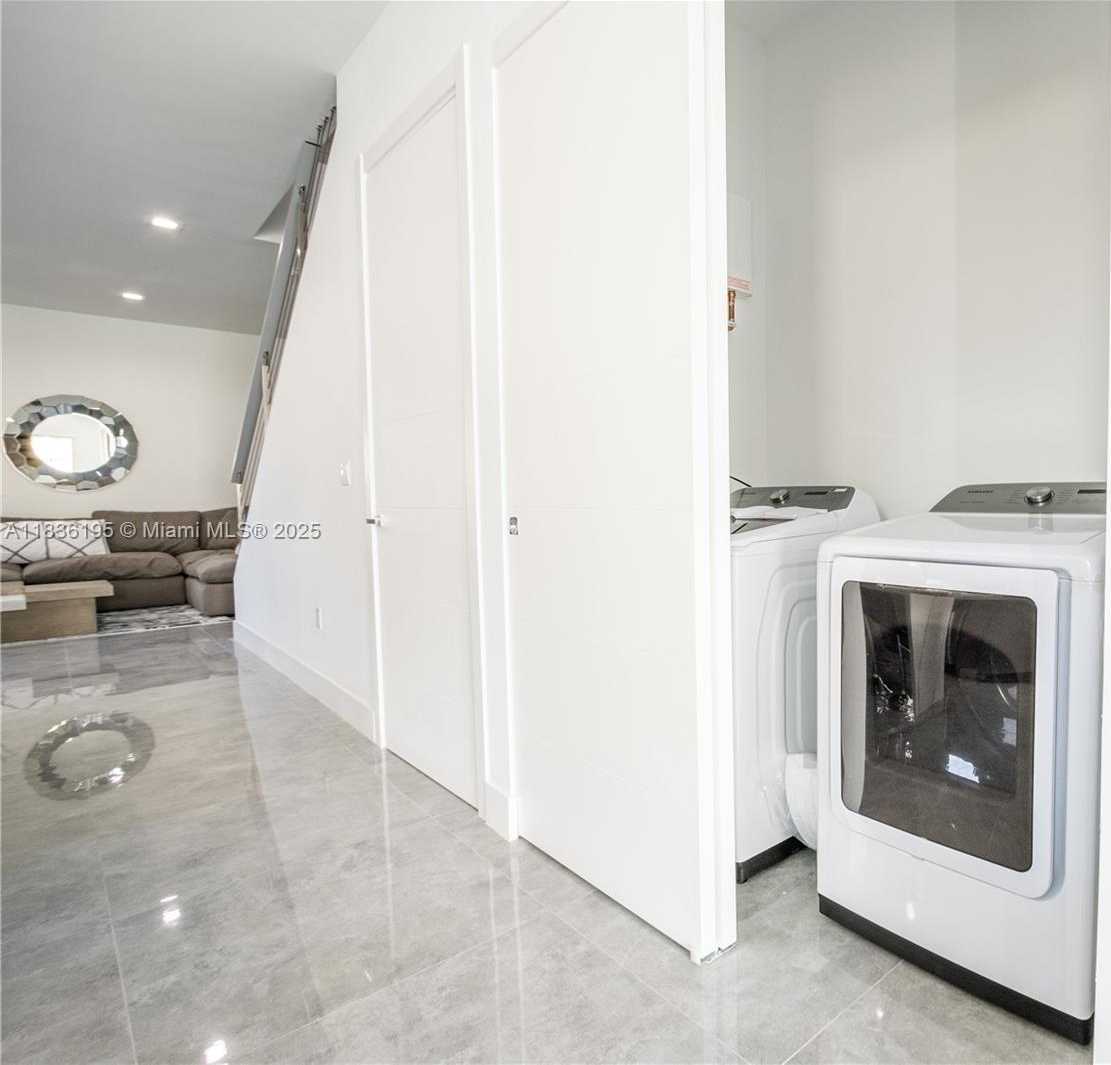 Small Image of 3461 SOUTH WEST 25TH ST #B, Miami Number 5