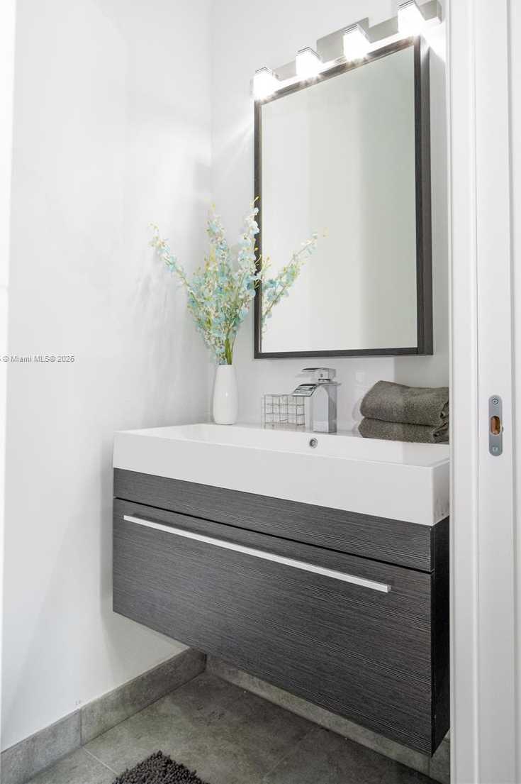 Small Image of 3461 SOUTH WEST 25TH ST #B, Miami Number 6