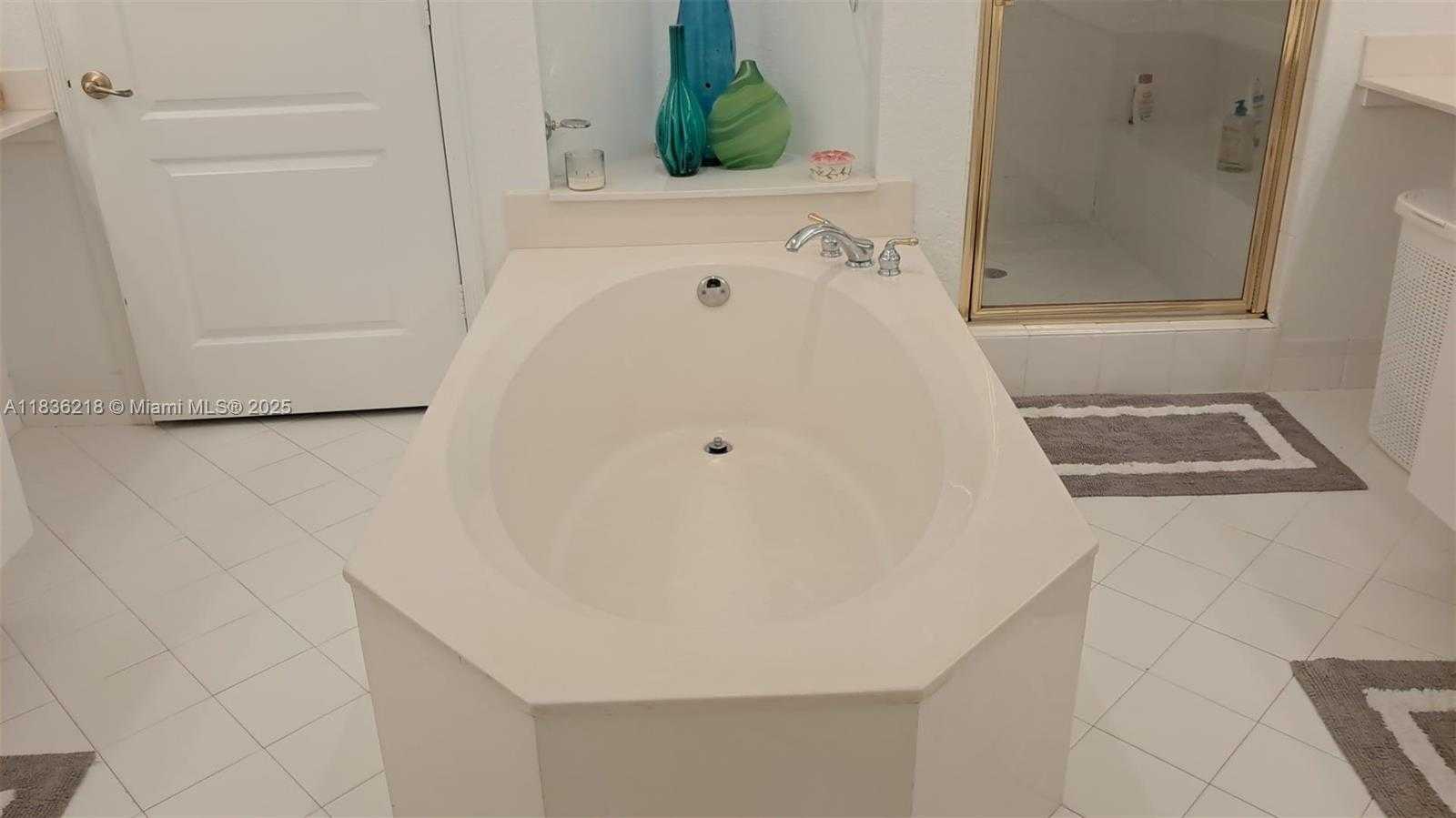 Small Image of 10710 NORTH WEST 66TH ST #305, Doral Number 6