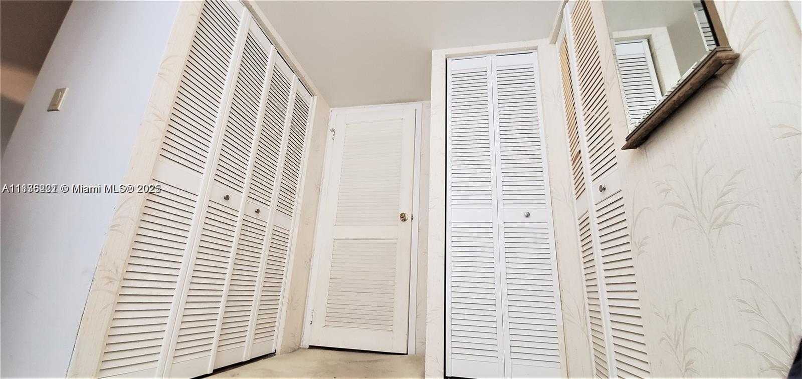 Small Image of 100 BAYVIEW DR #603, Sunny Isles Beach Number 10