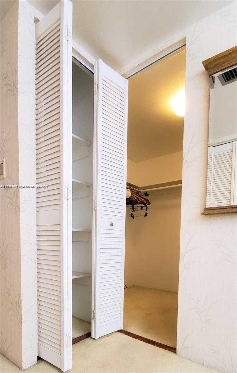 Small Image of 100 BAYVIEW DR #603, Sunny Isles Beach Number 11