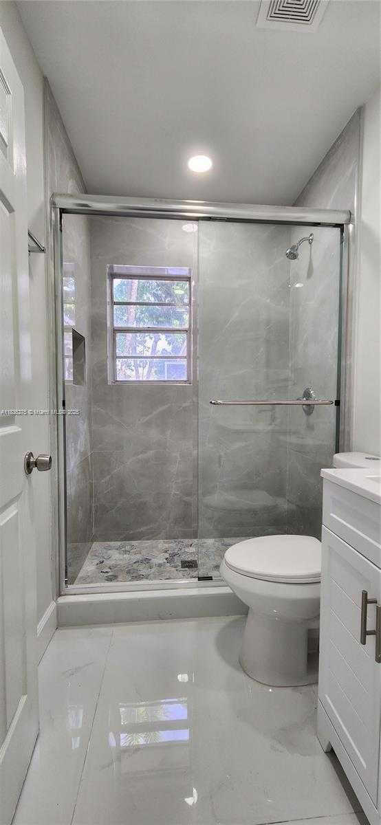 Small Image of 830 NORTH EAST 143RD ST, North Miami Number 11