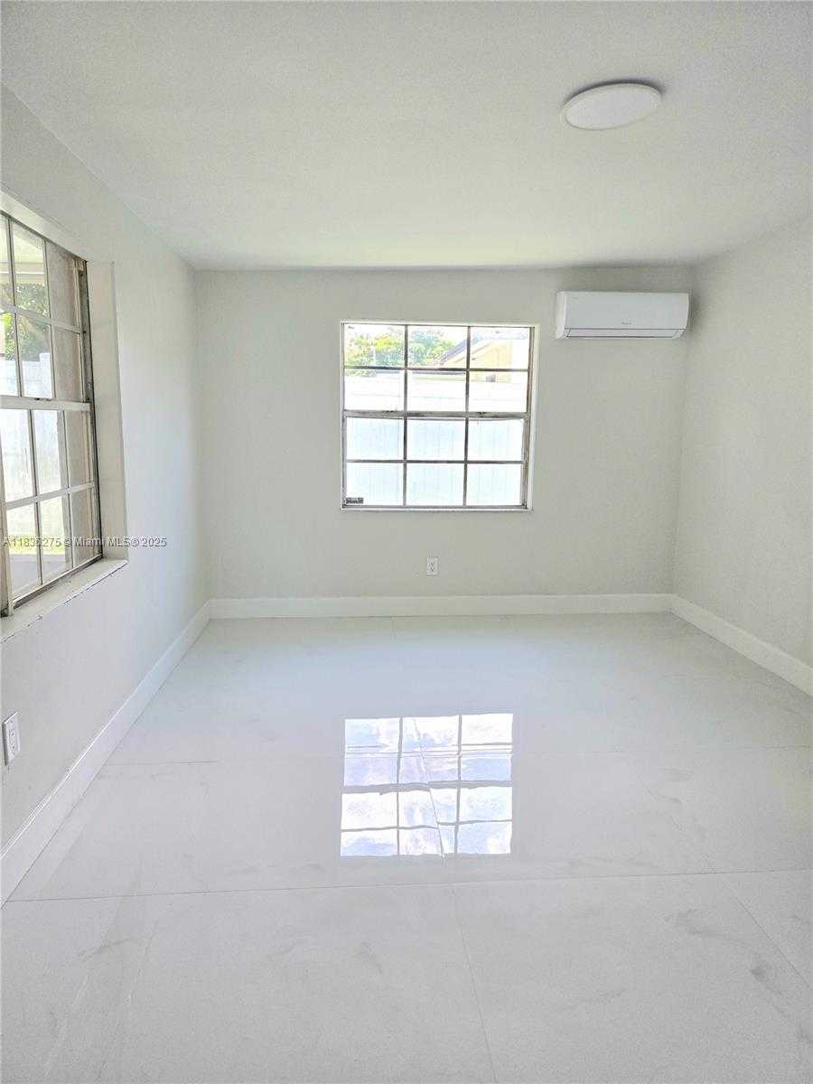 Small Image of 830 NORTH EAST 143RD ST, North Miami Number 13