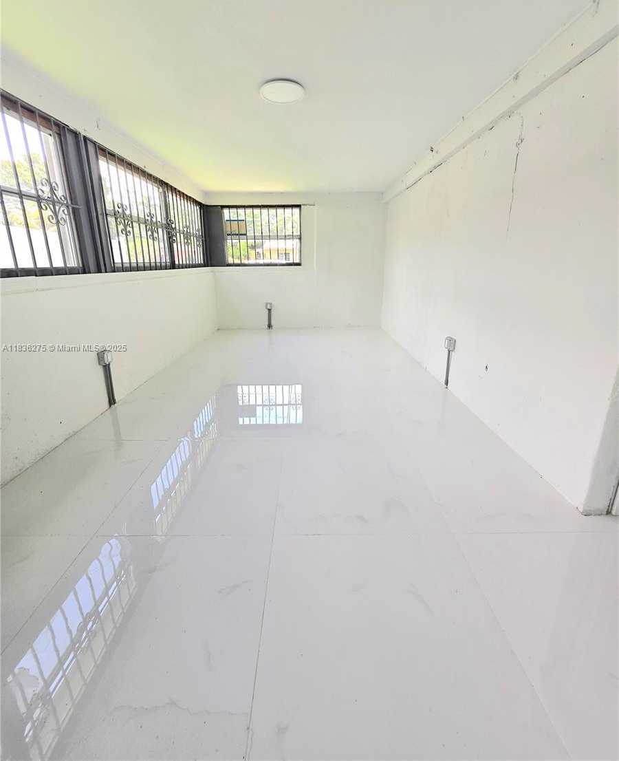 Small Image of 830 NORTH EAST 143RD ST, North Miami Number 18
