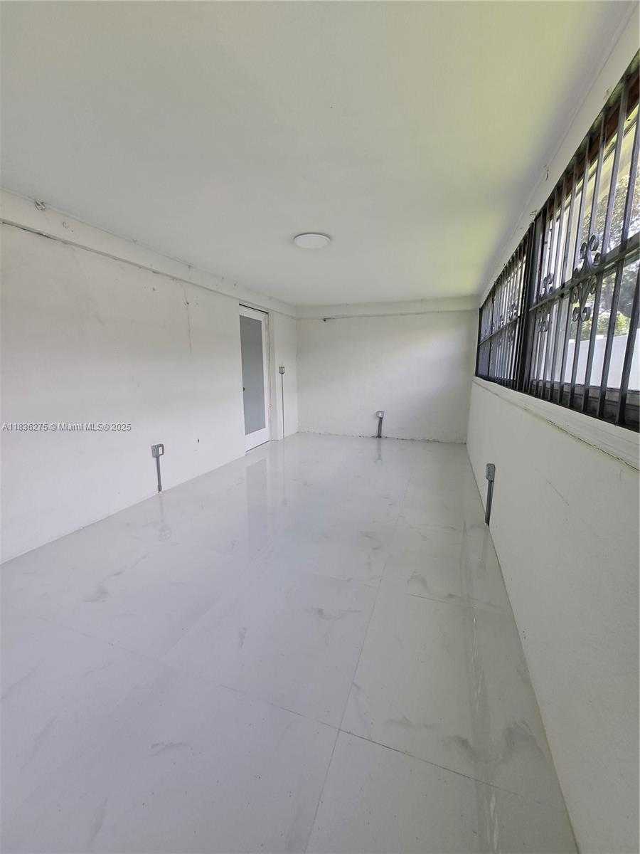 Small Image of 830 NORTH EAST 143RD ST, North Miami Number 19