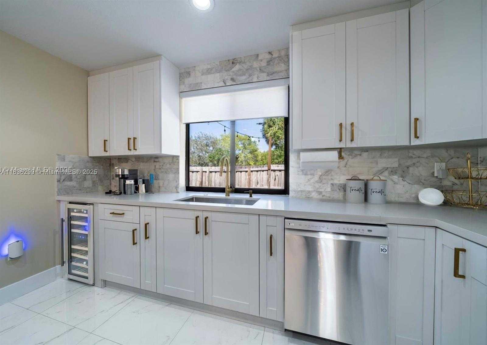 Small Image of 1451 SOUTH WEST 11TH PL, Fort Lauderdale Number 13