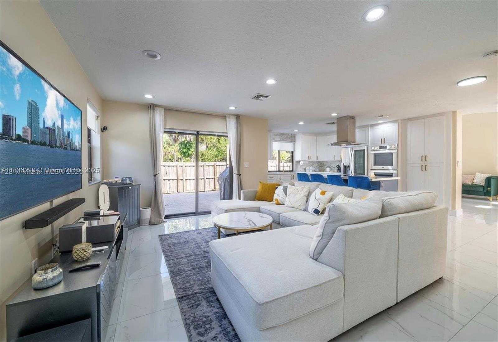 Small Image of 1451 SOUTH WEST 11TH PL, Fort Lauderdale Number 14