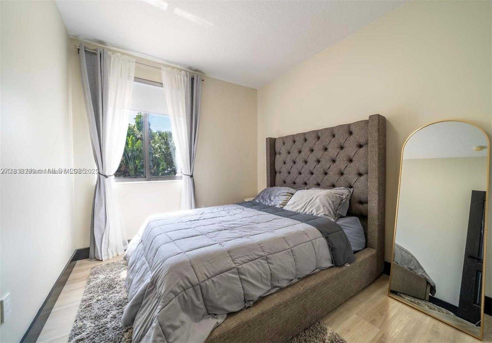 Small Image of 1451 SOUTH WEST 11TH PL, Fort Lauderdale Number 9