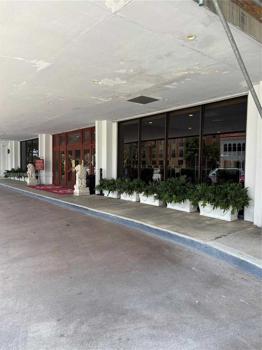 Small Image of 700 BILTMORE WAY #517, Coral Gables Number 3