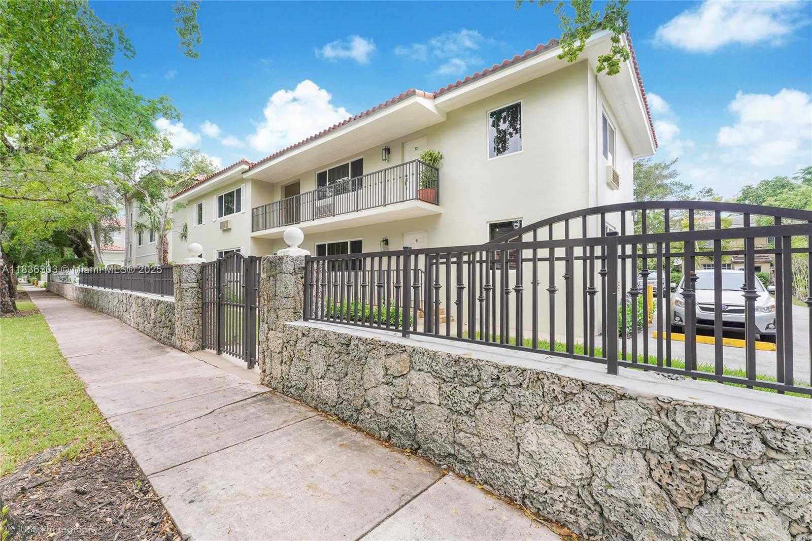 Small Image of 35 ANTILLA AVE #5, Coral Gables Number 2