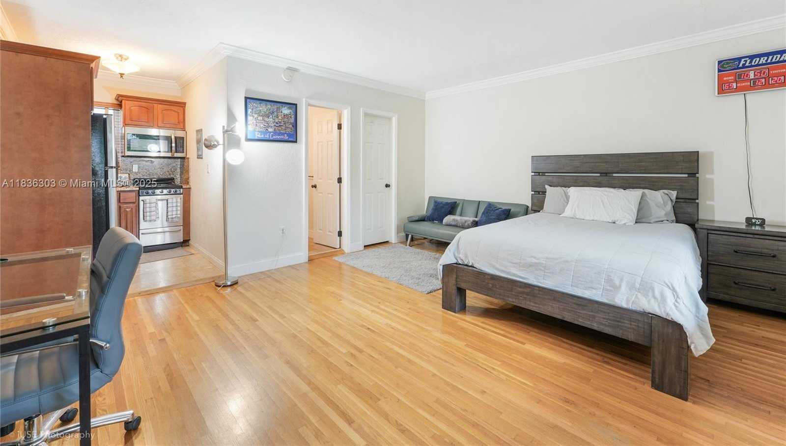 Small Image of 35 ANTILLA AVE #5, Coral Gables Number 3