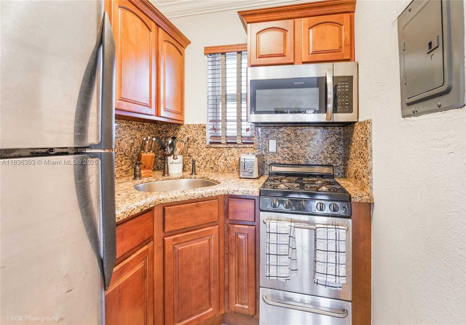 Small Image of 35 ANTILLA AVE #5, Coral Gables Number 6