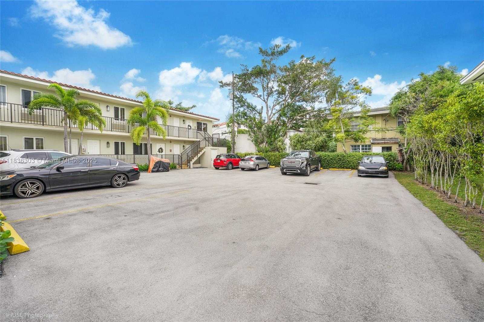Small Image of 35 ANTILLA AVE #5, Coral Gables Number 9