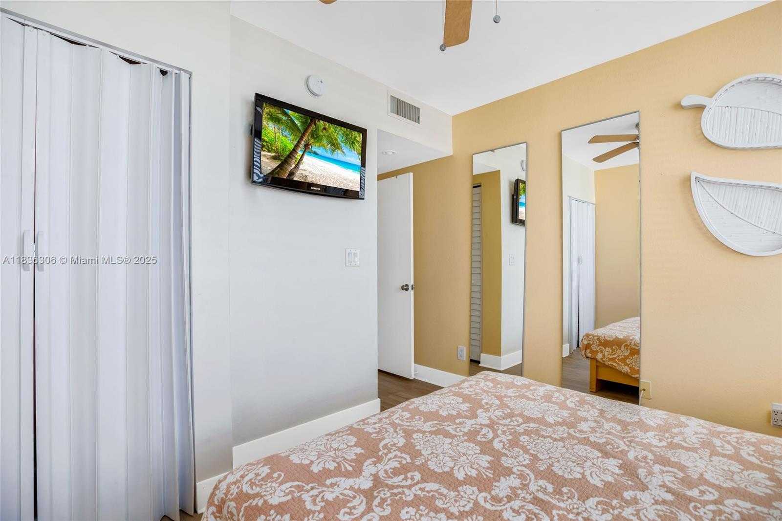 Small Image of 5600 COLLINS AVE #16B, Miami Beach Number 12