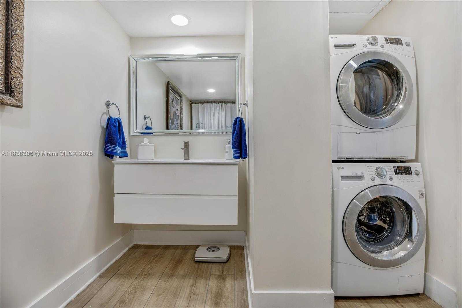 Small Image of 5600 COLLINS AVE #16B, Miami Beach Number 16
