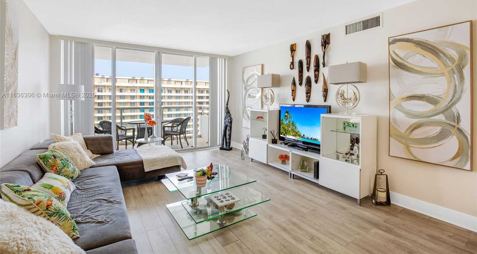 Small Image of 5600 COLLINS AVE #16B, Miami Beach Number 3