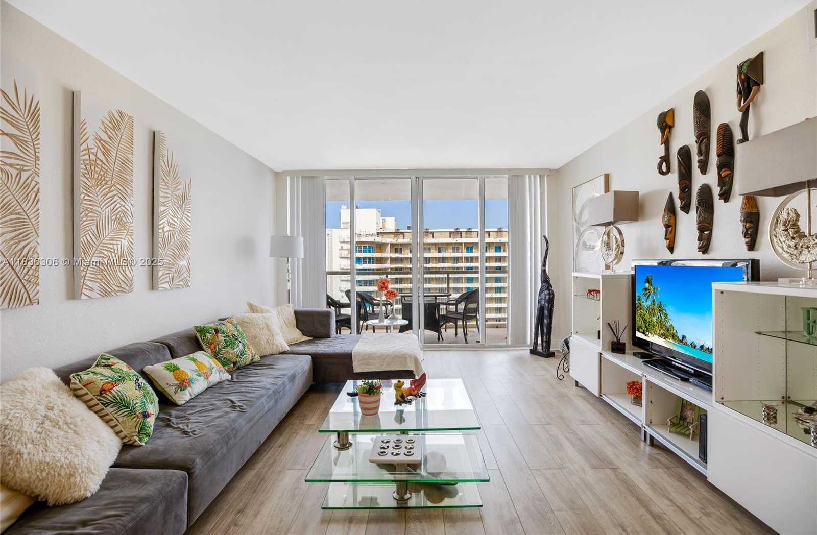 Small Image of 5600 COLLINS AVE #16B, Miami Beach Number 4
