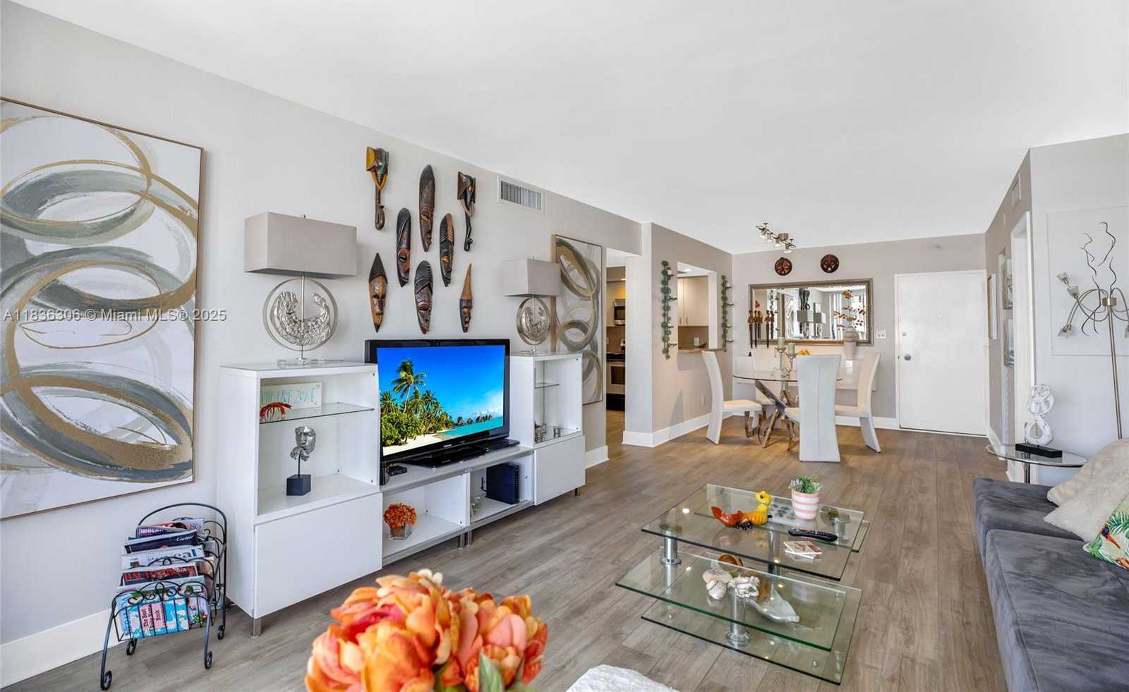 Small Image of 5600 COLLINS AVE #16B, Miami Beach Number 7