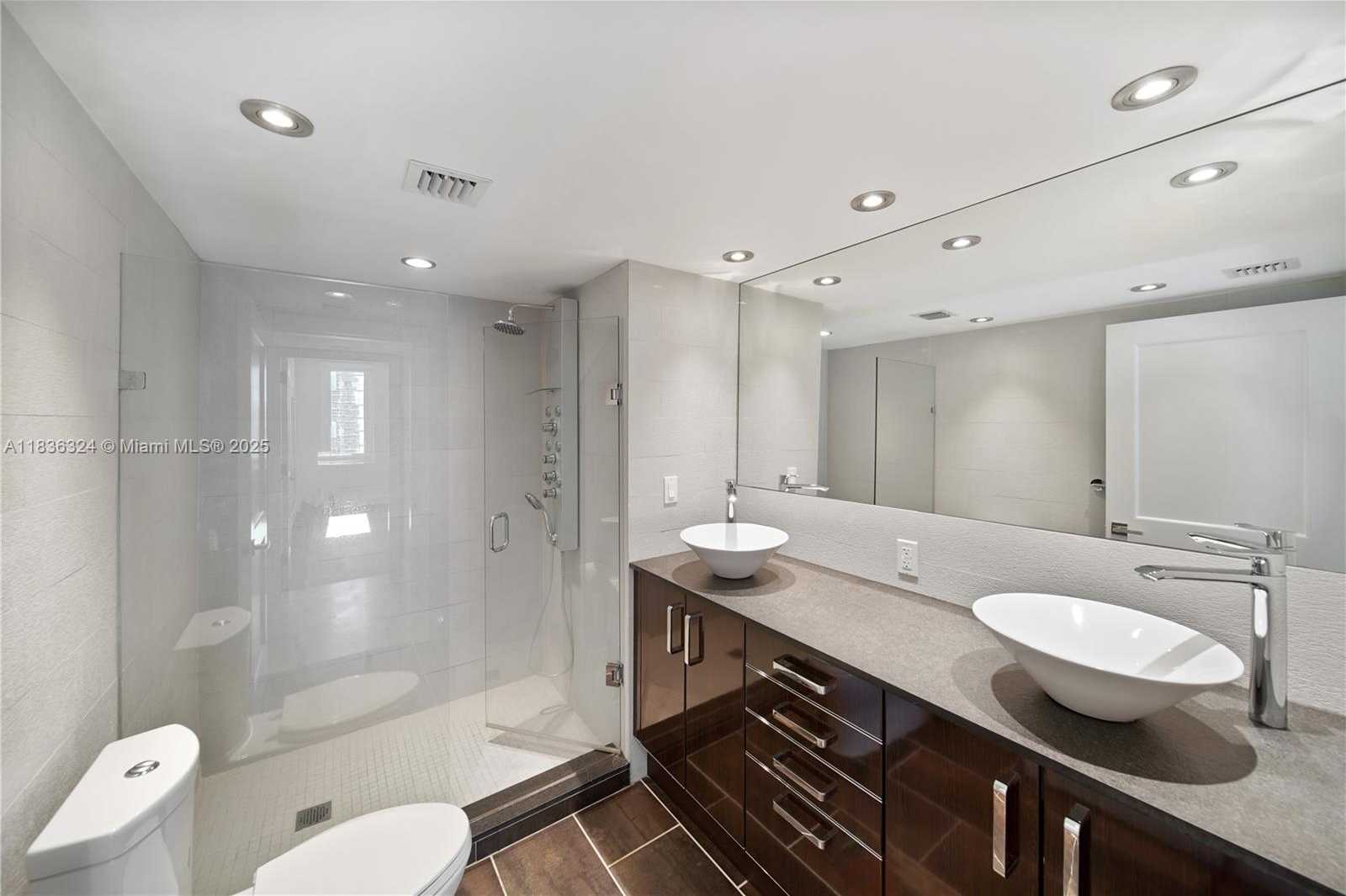 Small Image of 2301 COLLINS AVE #909, Miami Beach Number 24