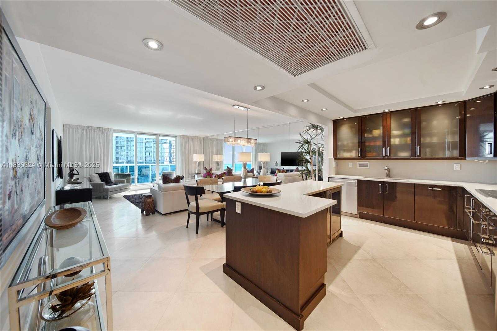 Small Image of 2301 COLLINS AVE #909, Miami Beach Number 4