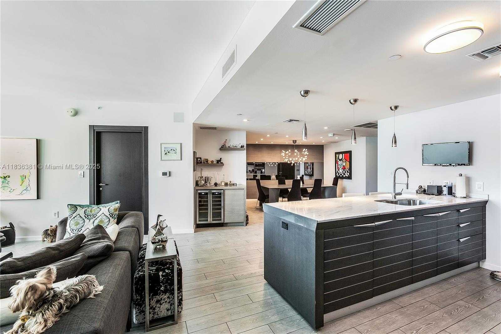 Small Image of 200 BISCAYNE BOULEVARD WAY #4307, Miami Number 11