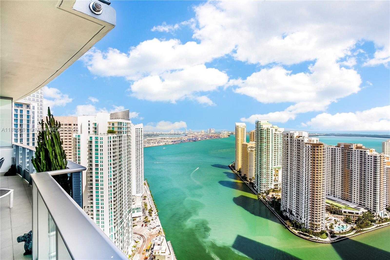 Small Image of 200 BISCAYNE BOULEVARD WAY #4307, Miami Number 3