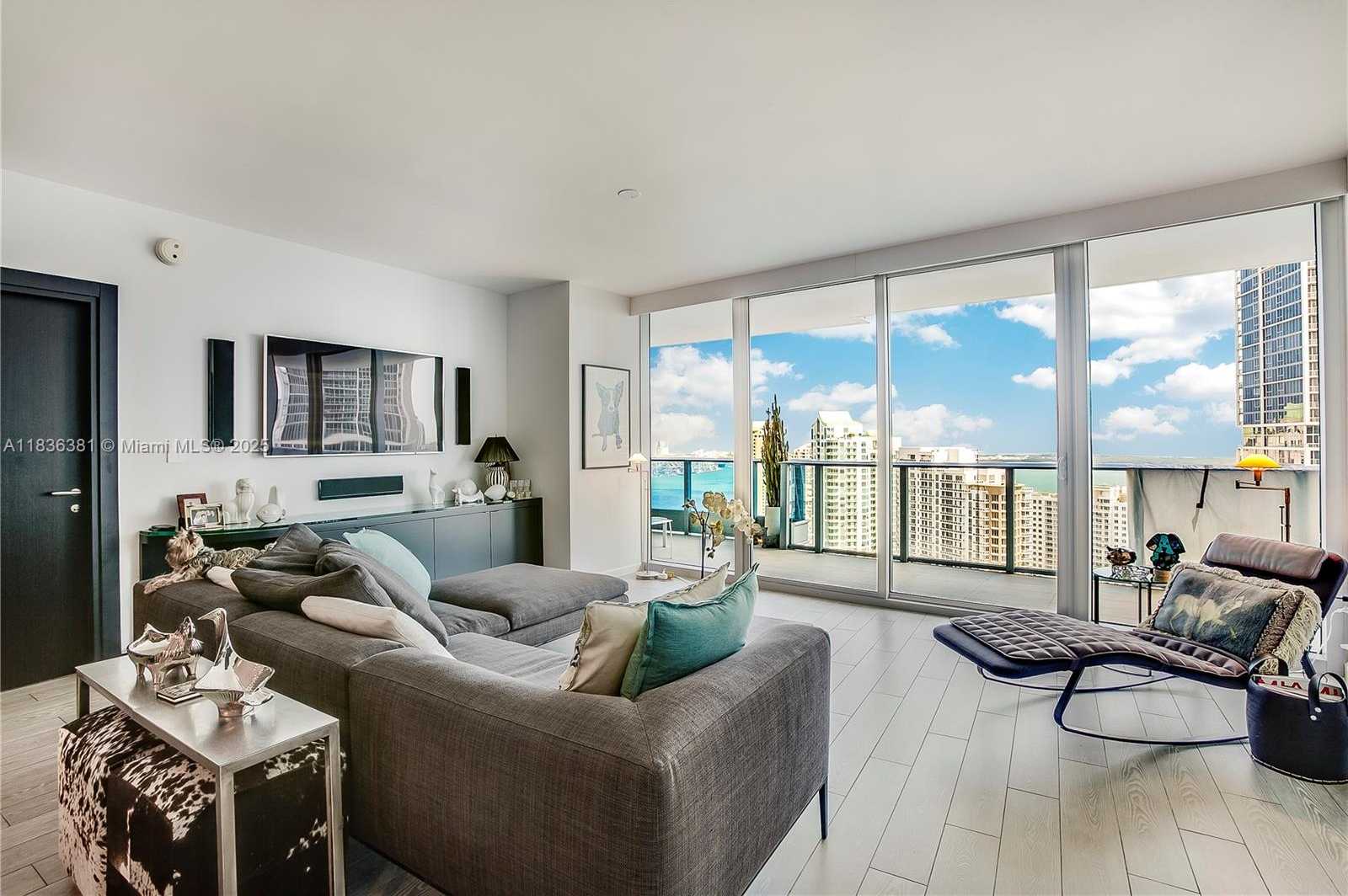 Small Image of 200 BISCAYNE BOULEVARD WAY #4307, Miami Number 6