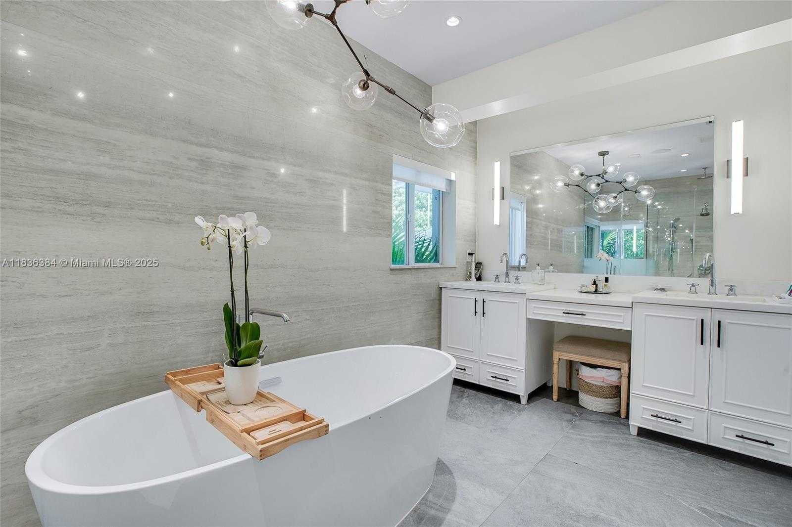 Small Image of 815 NORTH EAST 76TH ST, Miami Number 12