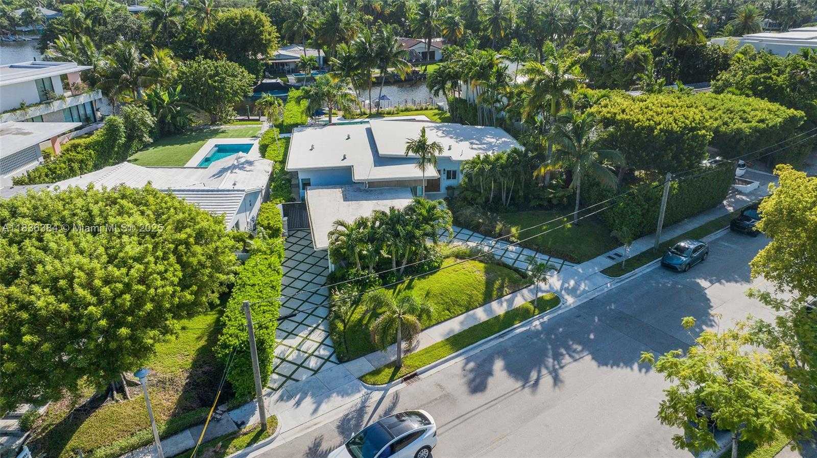 Small Image of 815 NORTH EAST 76TH ST, Miami Number 30