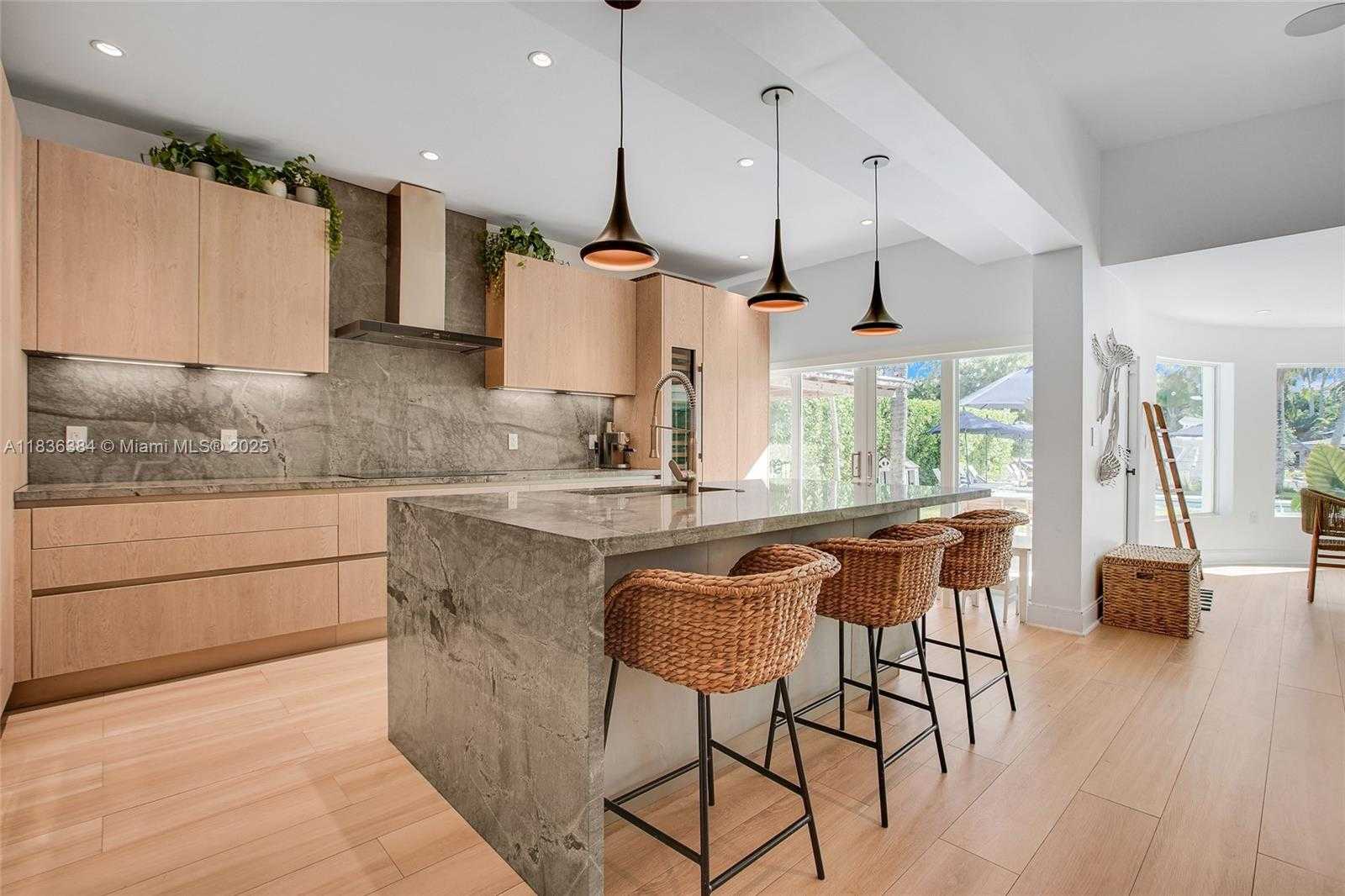 Small Image of 815 NORTH EAST 76TH ST, Miami Number 7
