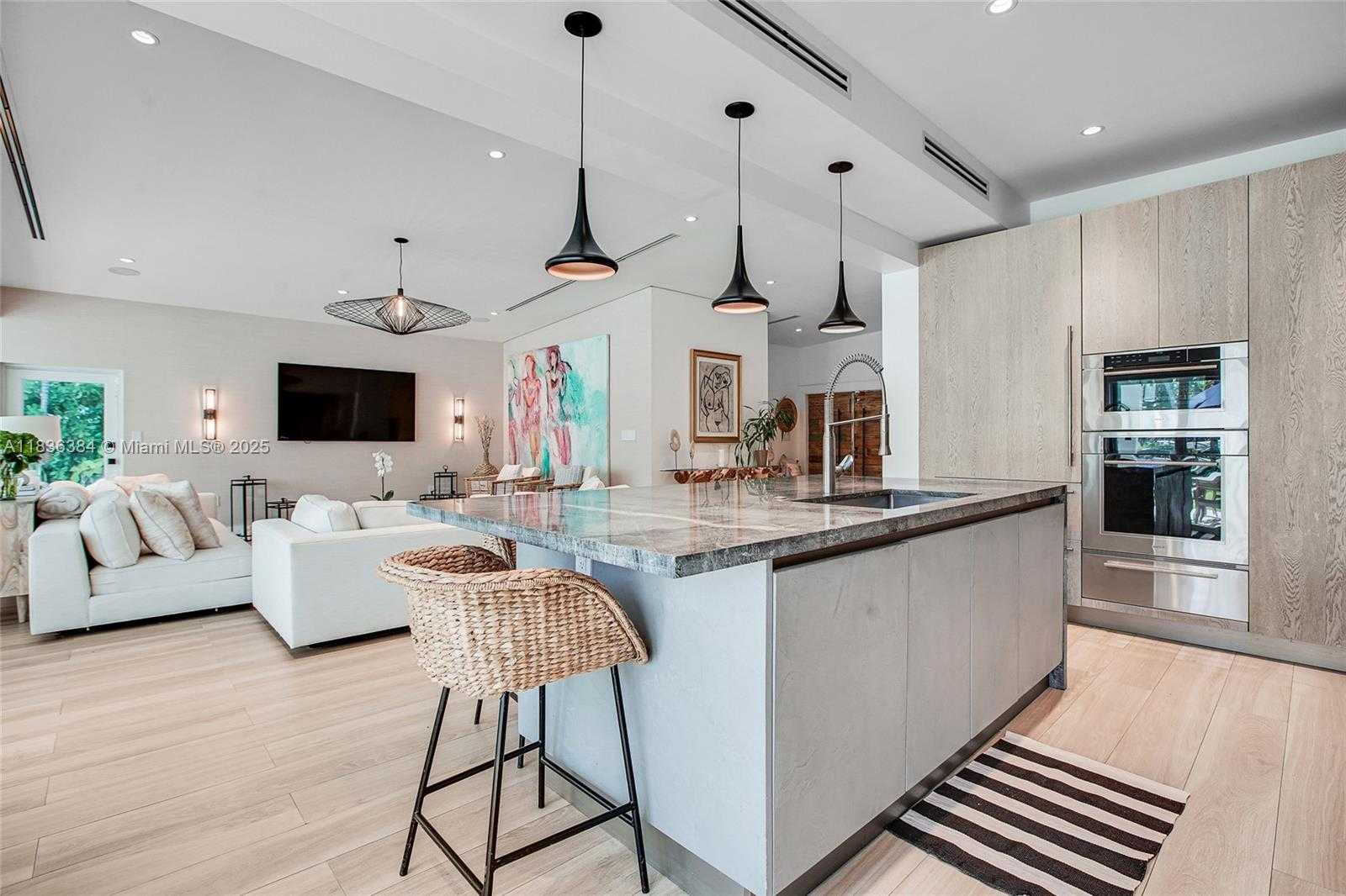 Small Image of 815 NORTH EAST 76TH ST, Miami Number 8