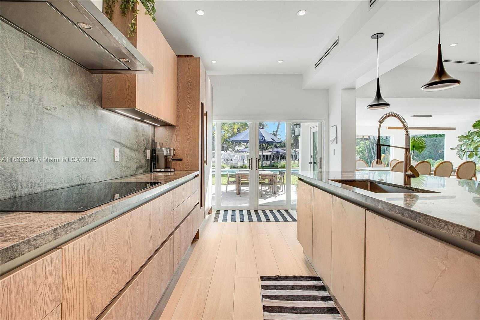 Small Image of 815 NORTH EAST 76TH ST, Miami Number 9
