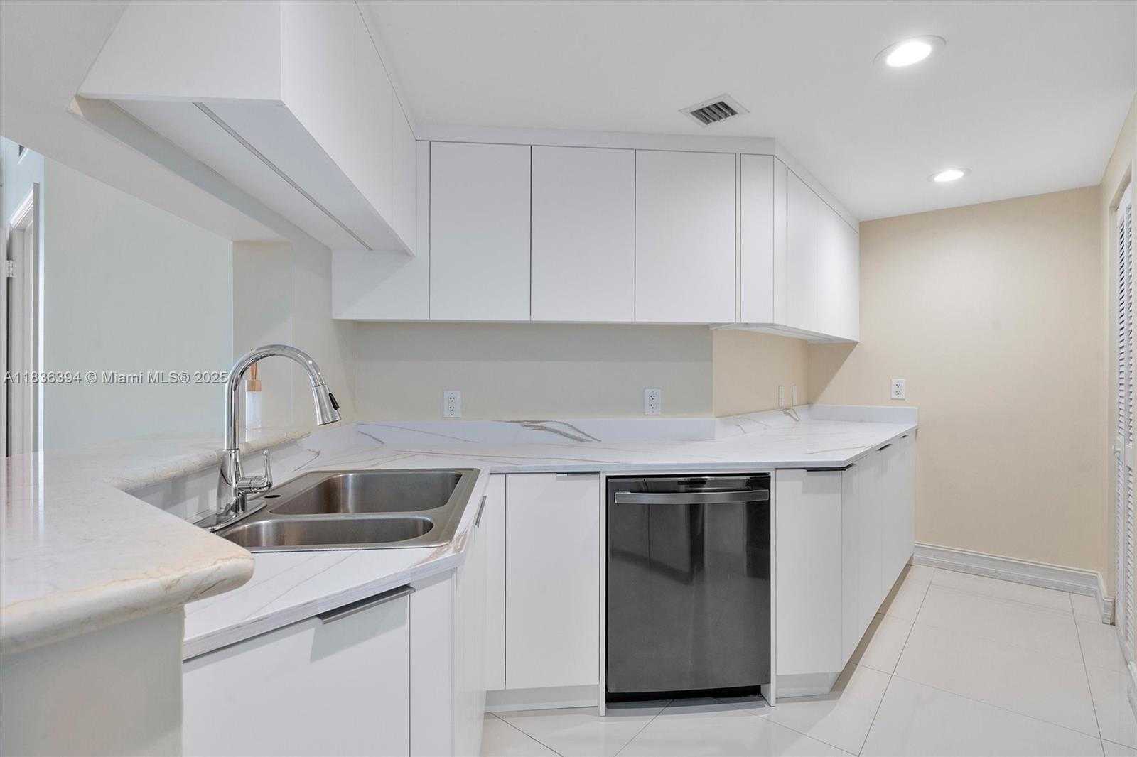 Small Image of 701 BRICKELL KEY BLVD #1802, Miami Number 19