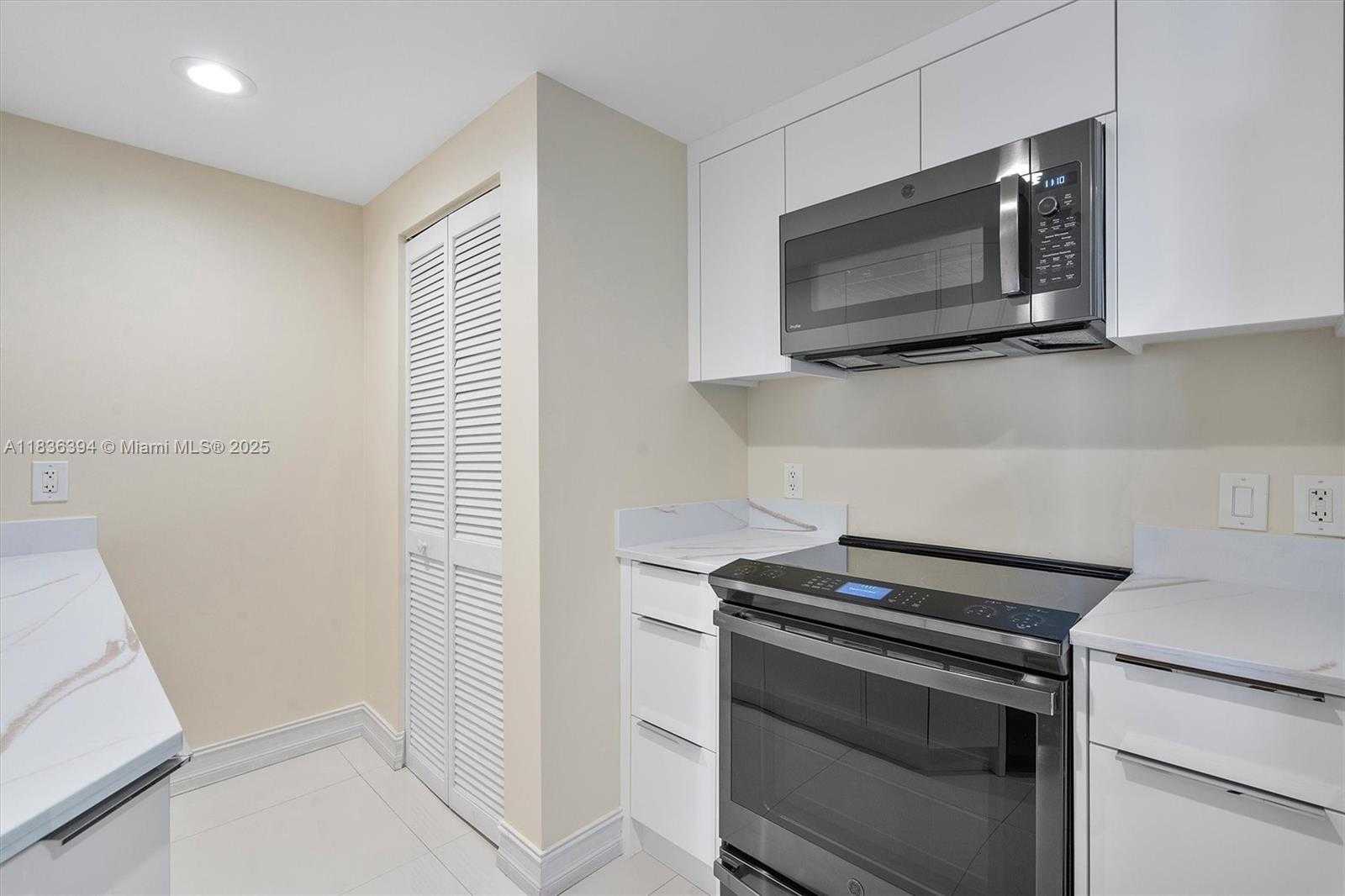 Small Image of 701 BRICKELL KEY BLVD #1802, Miami Number 21